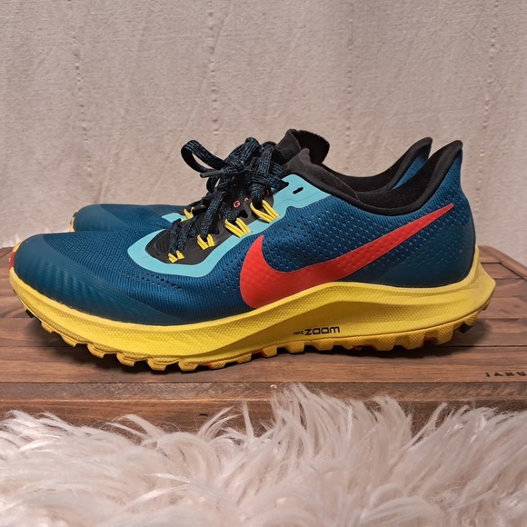 Nike Zoom Running Shoes - Blue and Yellow - Picture 8 of 8